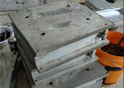 Arreglo para requisitos particulares automático de la máquina de moldear de la loza de la melamina disponible