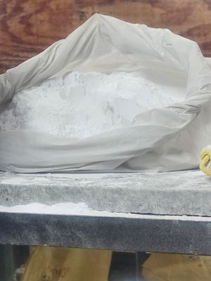 Polvo de moldeado blanco de la melamina del grado de la industria del polvo de la melamina del OEM C3H6N6