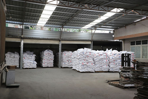 Polvo puro de la melamina C3H6N6 para la producción del servicio de mesa de la melamina