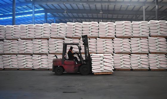 Polvo de melamina puro 99.9% de pureza Confiable por el asiento de baño de melamina químico vietnamita